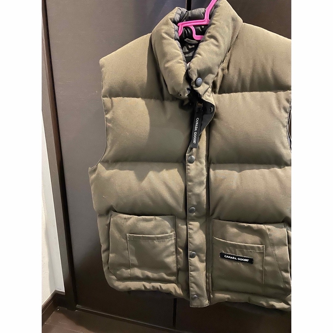 CANADA GOOSE(カナダグース)のカナダグース　ベスト　ベージュ　S ダウンベスト メンズのジャケット/アウター(ダウンベスト)の商品写真