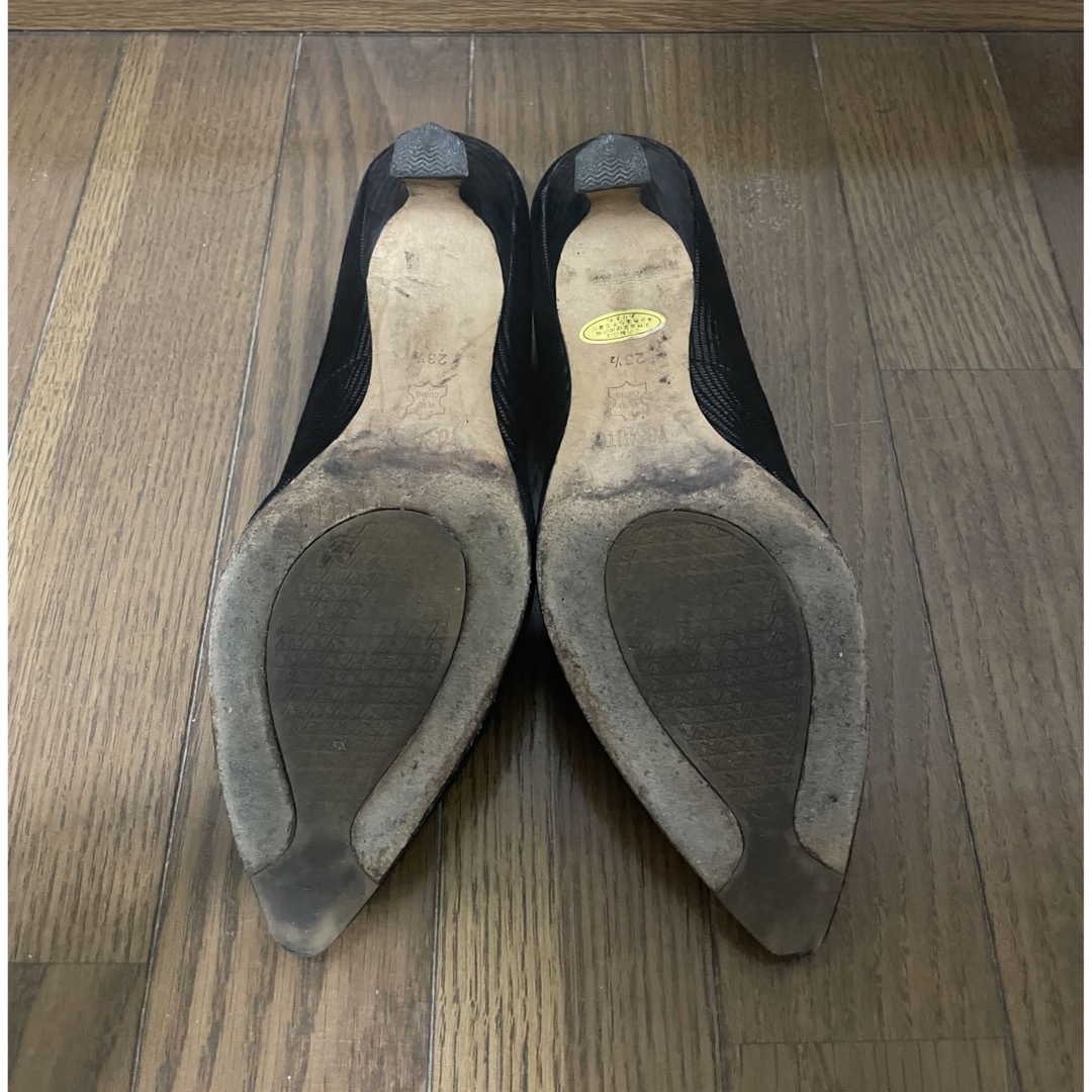 YOSHITO(ヨシト)のYOSHITO  ヨシト  Vカットパンプス  23.5cm レディースの靴/シューズ(ハイヒール/パンプス)の商品写真
