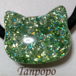 ヘアゴム ハンドメイド レジン☆ きらきら 猫ちゃんฅ•ω•ฅ オーロラ 緑色系(ヘアアクセサリー)