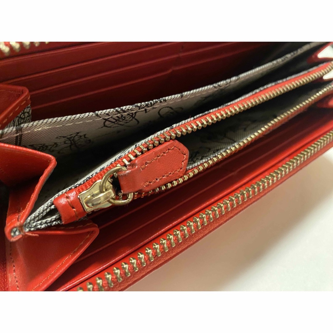 Vivienne Westwood(ヴィヴィアンウエストウッド)のVivienne Westwood 長財布 赤  こっぺぱん太郎様用取り置き レディースのファッション小物(財布)の商品写真