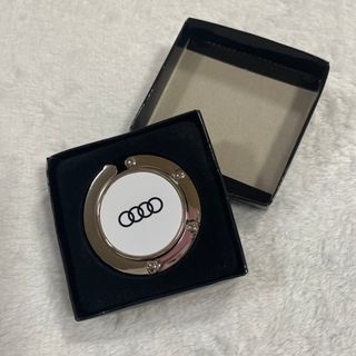 アウディ(AUDI)のアウディ　非売品　新品未使用　バッグハンガー(ノベルティグッズ)