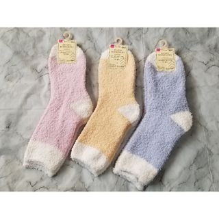 ダイソー(DAISO)のふわふわルームソックス　切り替え　3色セット　ピンク　オレンジ　ブルー(ソックス)