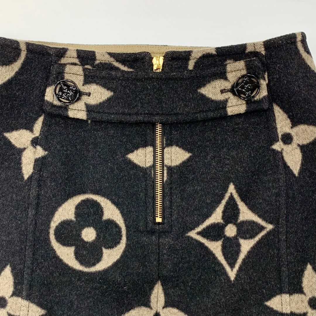 LOUIS VUITTON(ルイヴィトン)の8889 ヴィトン スカート モノグラム ウール ボタン ミニスカート ブラック レディースのスカート(ミニスカート)の商品写真