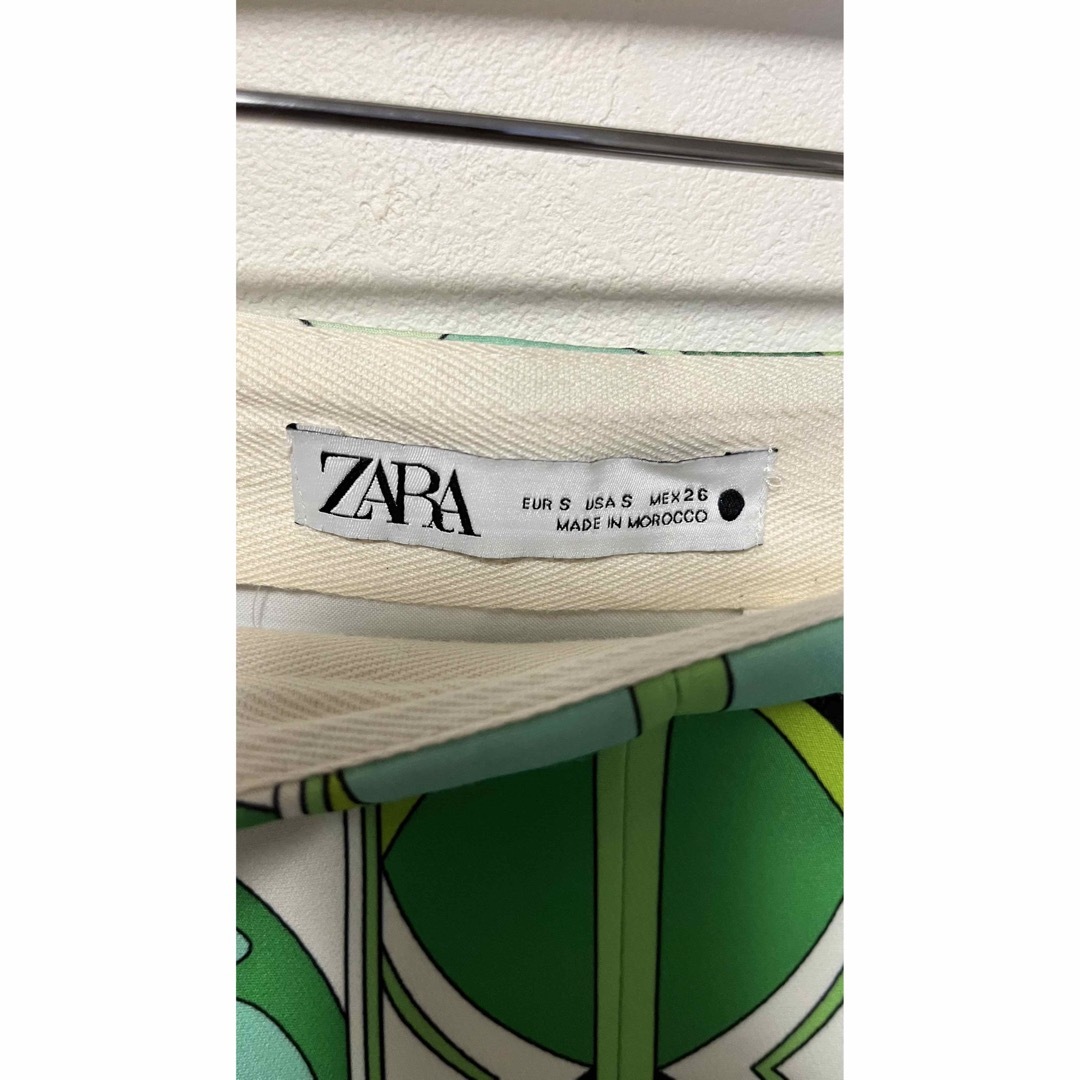 ZARA(ザラ)の674. ZARA ペイズリー柄ミニスカート レディースのスカート(ミニスカート)の商品写真