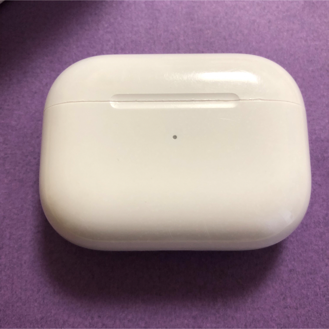 Apple(アップル)のアップル　 AirPods  Pro 第一世代　充電ケース　正規品　 スマホ/家電/カメラのオーディオ機器(ヘッドフォン/イヤフォン)の商品写真