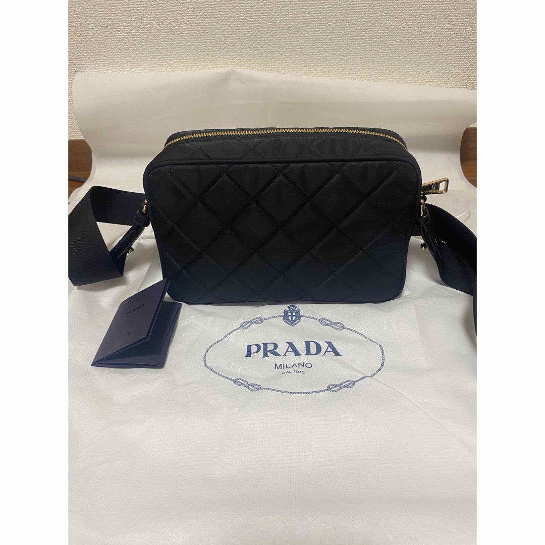 PRADA(プラダ)の【新品未使用】PRADA ショルダーバッグ プラダ 三角ロゴプレート レディースのバッグ(ショルダーバッグ)の商品写真