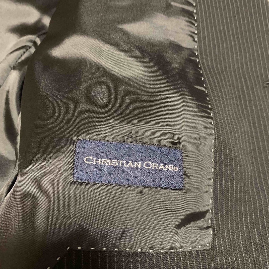 青山(アオヤマ)のメンズ スーツ セットアップCHRISTIANORANI  Mブラックストライプ メンズのスーツ(セットアップ)の商品写真