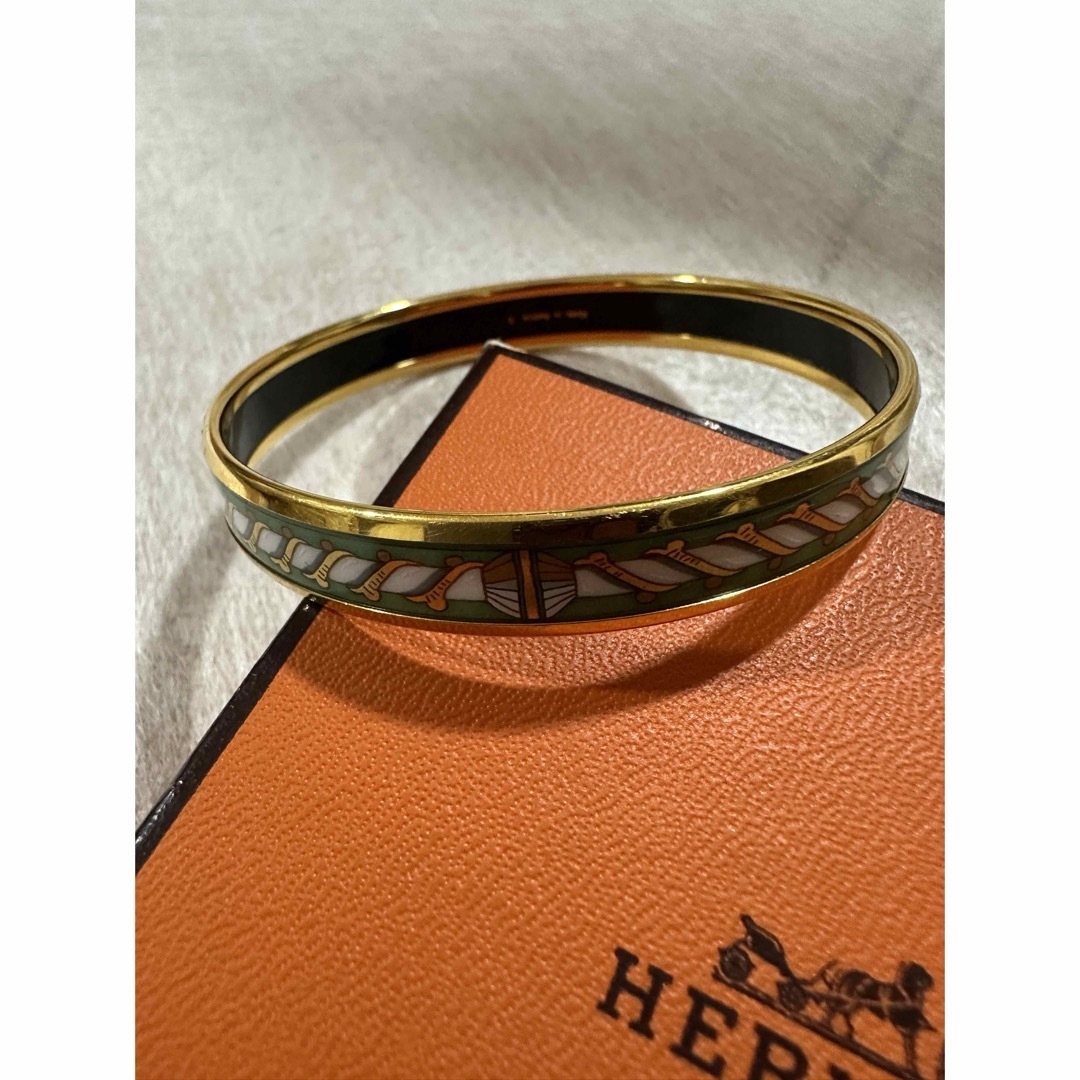 Hermes(エルメス)のHERMESエルメスエマイユPMバングル正規箱付き 百貨店購入 レディースのアクセサリー(ブレスレット/バングル)の商品写真