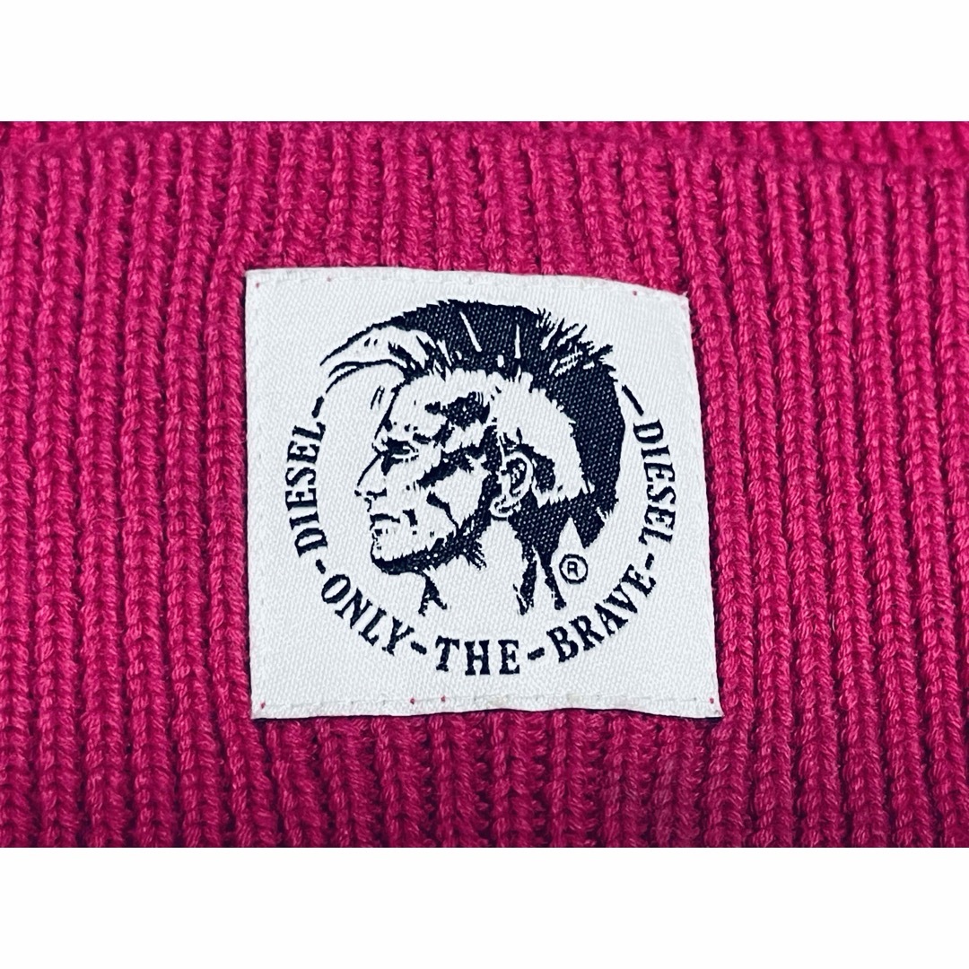 DIESEL(ディーゼル)のほぼ未使用　ディーゼル　ニット帽　ロゴ　ピンク レディースの帽子(ニット帽/ビーニー)の商品写真