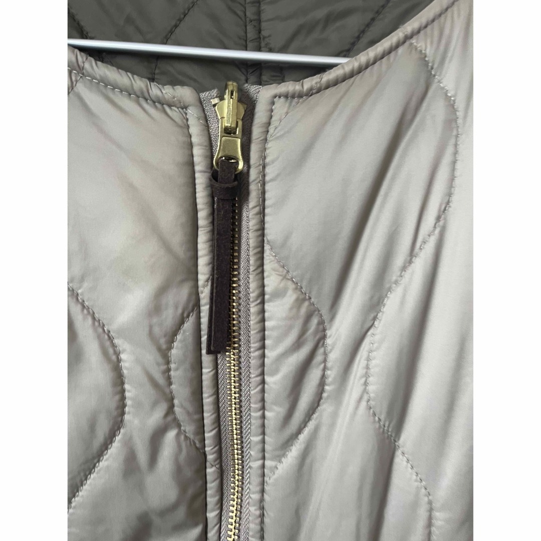 キルティングダウン　コート　ベージュ　美品　リバーシブル レディースのジャケット/アウター(ダウンコート)の商品写真