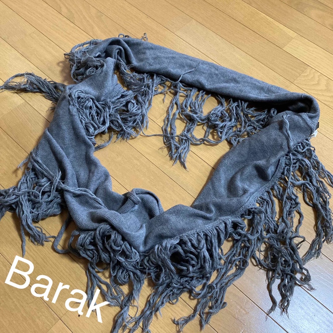 Barak(バラク)の新品同様　Barakフリンジスヌード　グレー レディースのファッション小物(スヌード)の商品写真