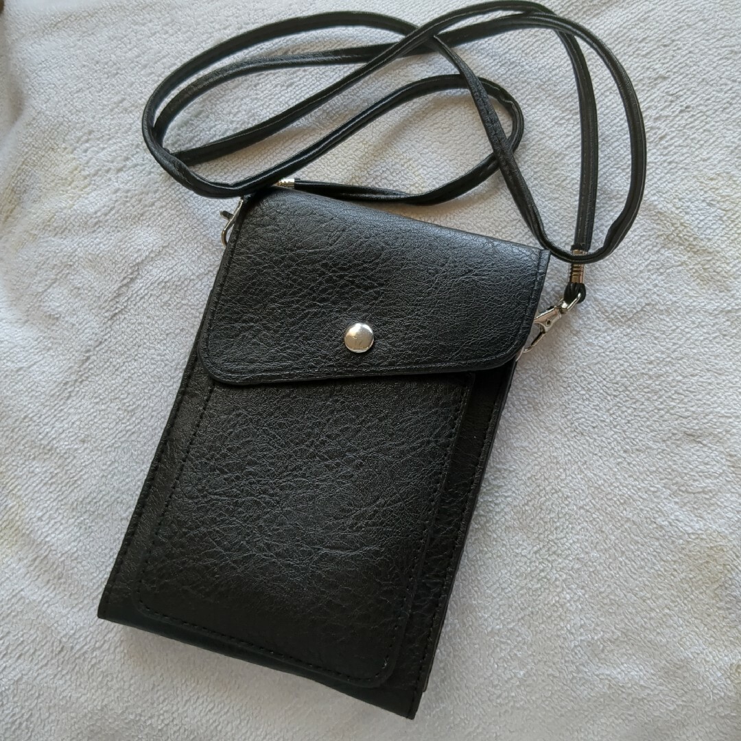 ブラックショルダーバッグ　ミニバッグ　鞄　おしゃれ　便利　ポーチ　サコッシュ レディースのバッグ(ショルダーバッグ)の商品写真