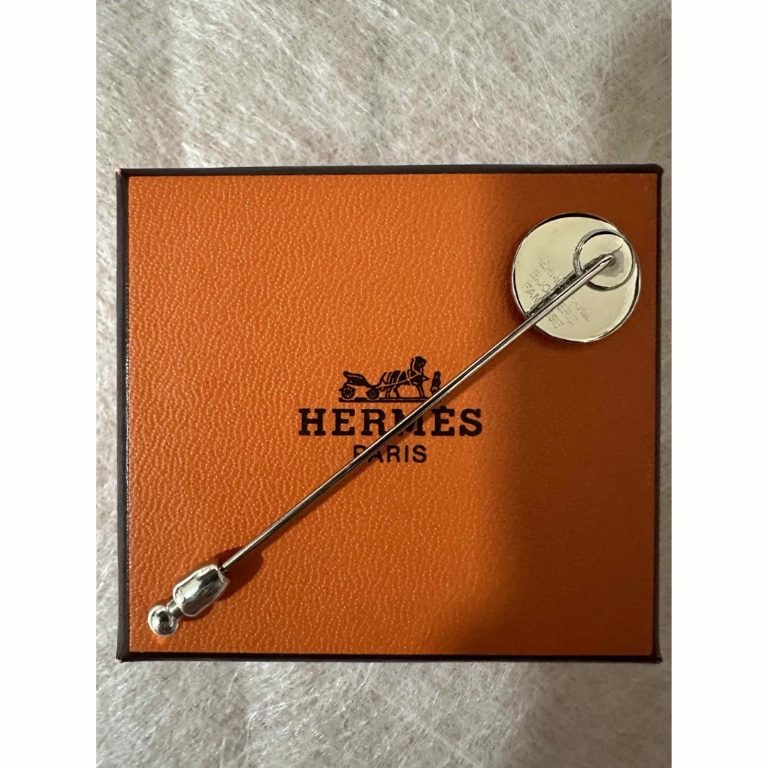 Hermes(エルメス)の未使用HERMES  セリエ クルードセル ハットピン ブローチ レディースのアクセサリー(ブローチ/コサージュ)の商品写真