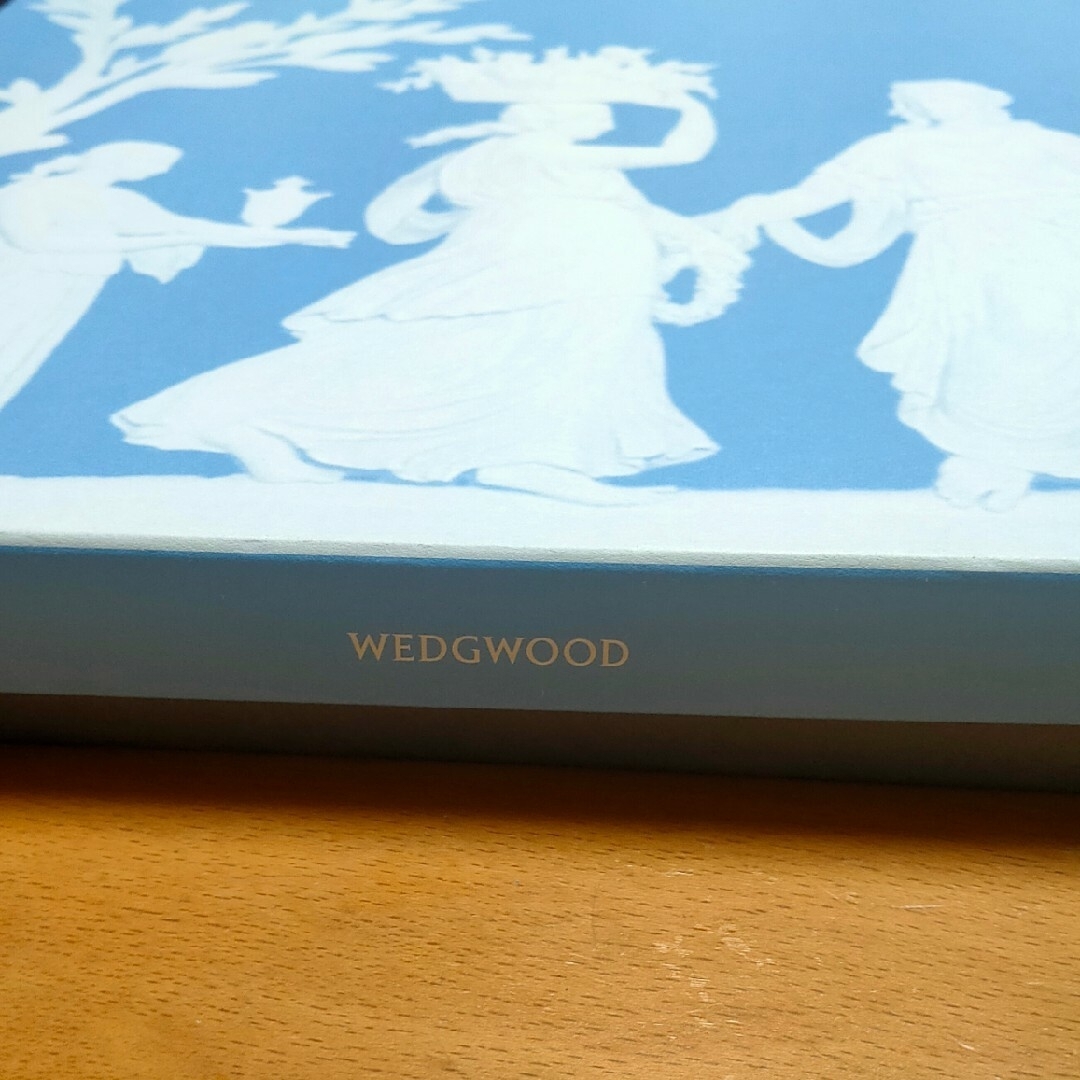 WEDGWOOD(ウェッジウッド)の新品未使用★美品ウェッジウッドWEDGWOOD 大皿 白ホワイト28cm インテリア/住まい/日用品のキッチン/食器(食器)の商品写真