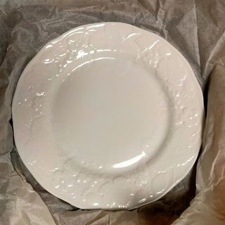 ウェッジウッド(WEDGWOOD)の新品未使用★美品ウェッジウッドWEDGWOOD 大皿 白ホワイト28cm(食器)