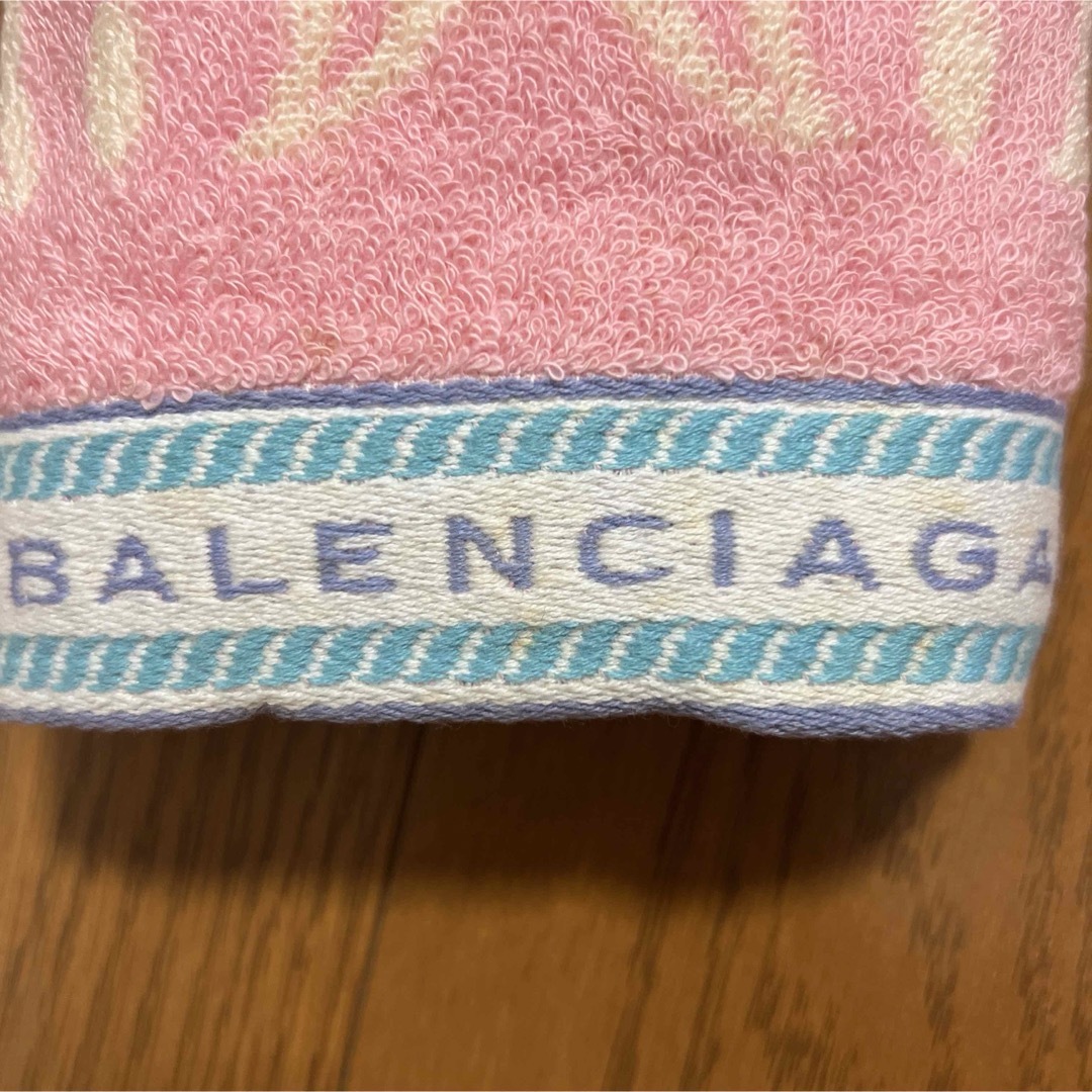 Balenciaga(バレンシアガ)の【新品未使用】バレンシアガフェイスタオル インテリア/住まい/日用品の日用品/生活雑貨/旅行(タオル/バス用品)の商品写真