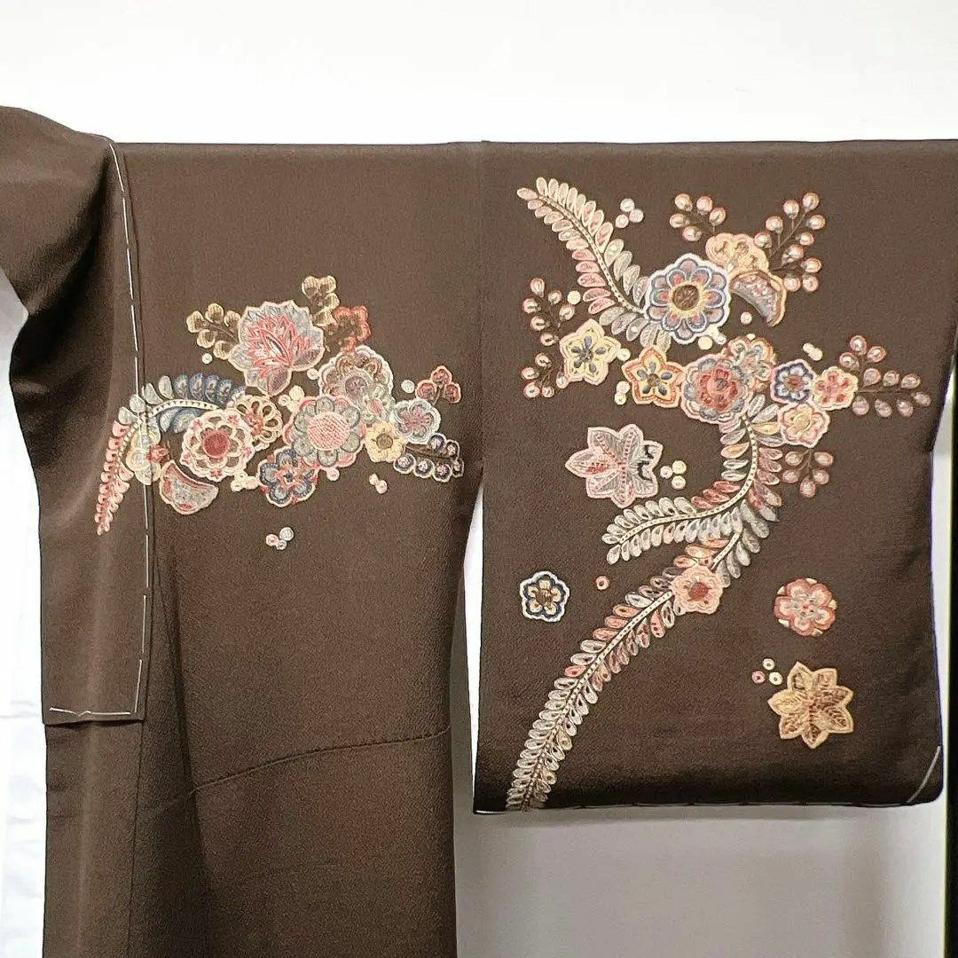 金糸　スワトウ刺繍　刺繍　枝垂れ華紋に唐花の訪問着　着物素材正絹商品番号
