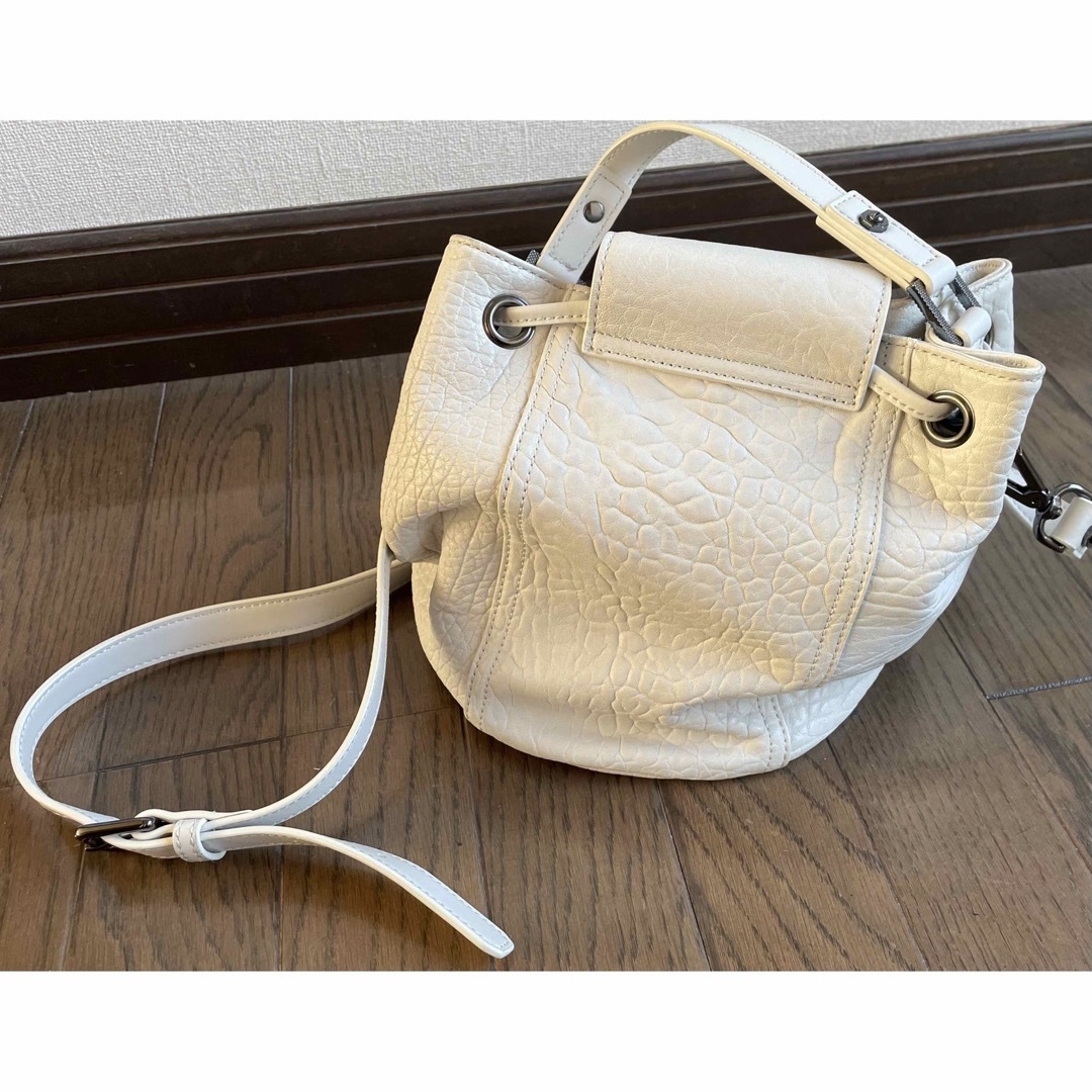極美品】 DIESEL ディーゼル ショルダーバッグ ホワイト 極美品】 DIESEL ディーゼル ショルダーバッグ ホワイト