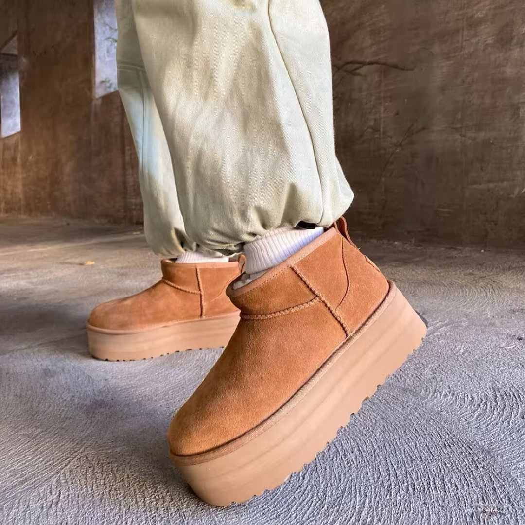 UGG(アグ)の22 UGG Ultra Mini Platform Chestnut アグ レディースの靴/シューズ(ブーツ)の商品写真