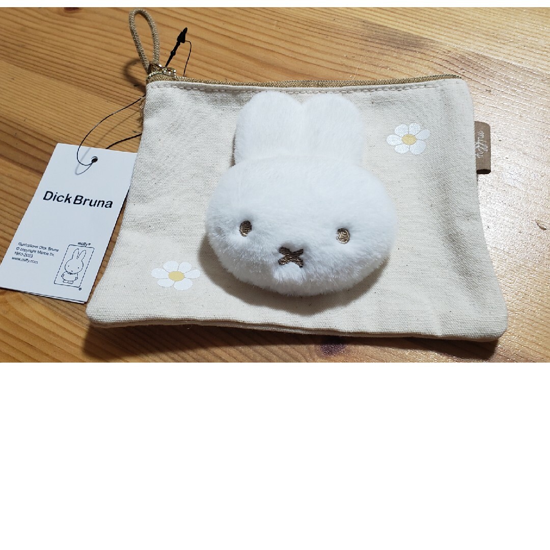 miffy(ミッフィー)のmiffy  ミニフラットポーチ　 ホワイト レディースのファッション小物(ポーチ)の商品写真