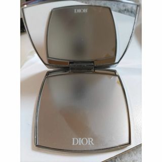 ディオール(Dior)のディオール 　ノベルティ　コンパクトミラー (手鏡) シルバー(ボトル・ケース・携帯小物)