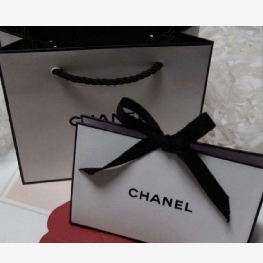 CHANEL(シャネル)のasami様専用　ギフトボックス、ショッパー付き コスメ/美容のベースメイク/化粧品(チーク)の商品写真
