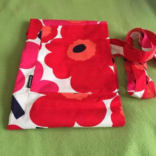 マリメッコ(marimekko)のルック正規品 定価7560円 新品 マリメッコ ウニッコ エプロン(収納/キッチン雑貨)