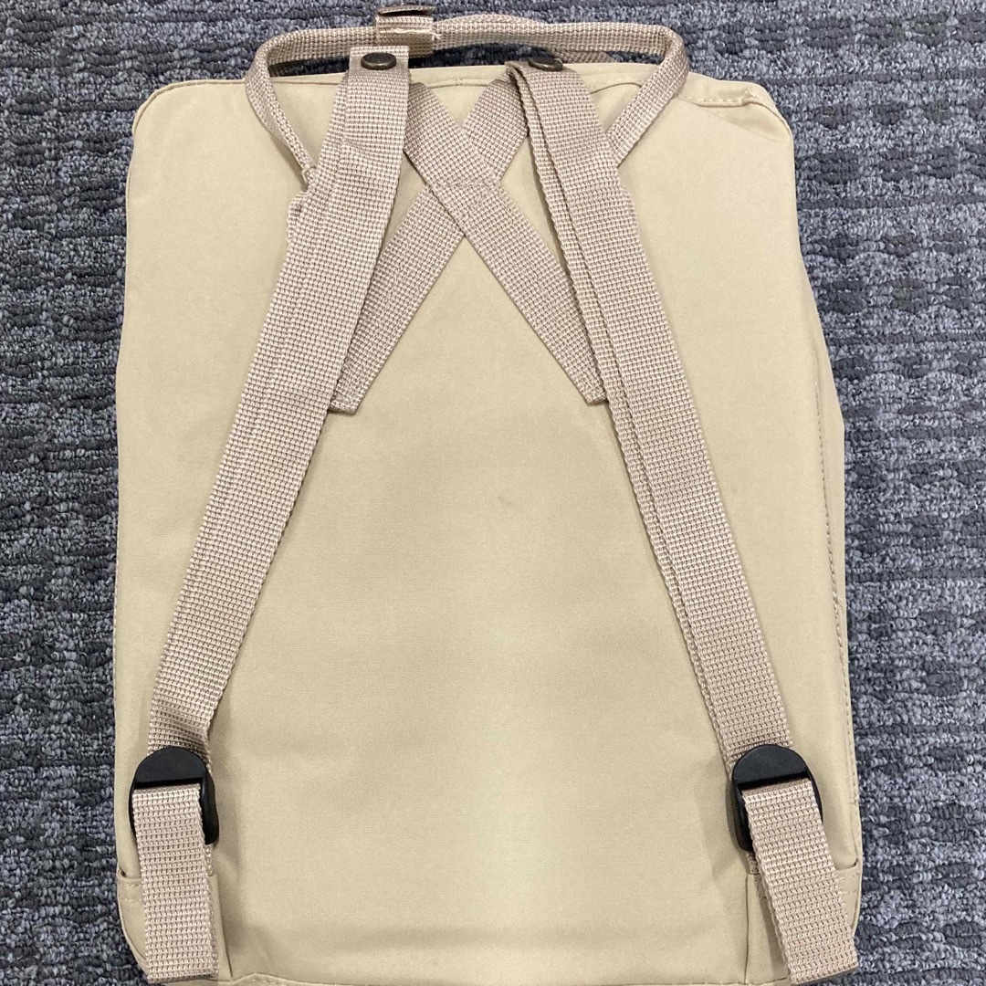 FJALLRAVEN KANKEN(フェールラーベンカンケン)の新品 フェールラーベンカンケン ベージュ　16L リュック レディースのバッグ(リュック/バックパック)の商品写真