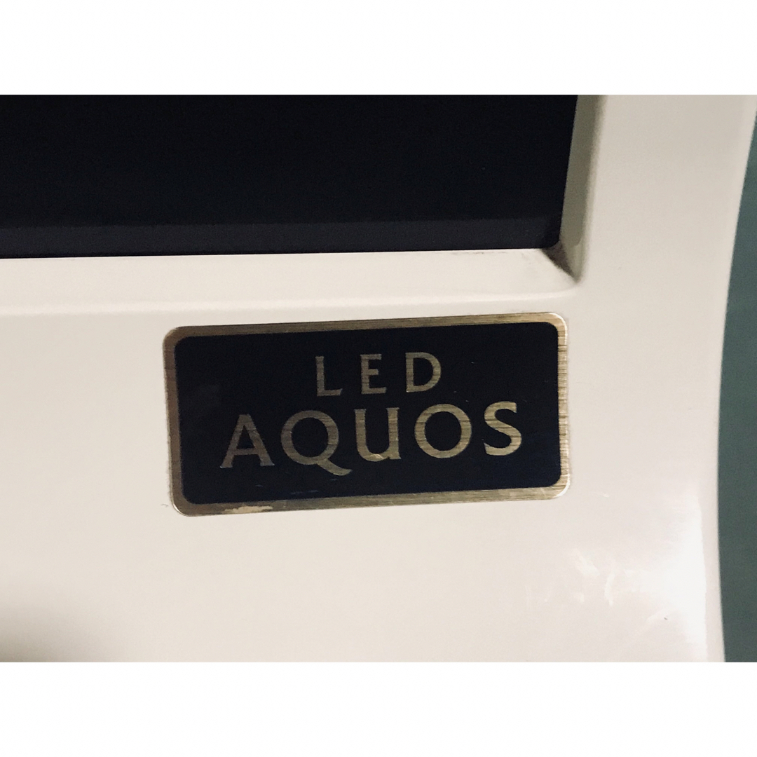 AQUOS(アクオス)の AQUOSテレビ３２型　爽やかなホワイト　２０１３年製タイムセールざんす。 スマホ/家電/カメラのテレビ/映像機器(テレビ)の商品写真