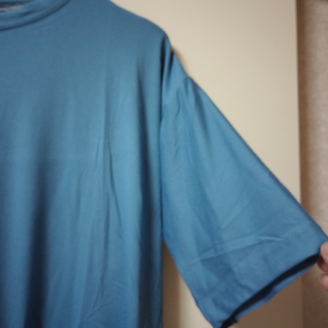 ブルーのポケット付きカットソー レディースのトップス(カットソー(半袖/袖なし))の商品写真