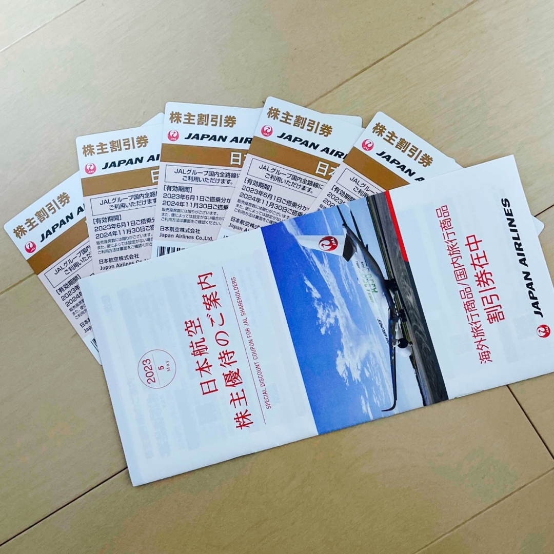 JAL(日本航空)(ジャル(ニホンコウクウ))のJAL 日本航空 株主優待券5枚＋割引券 チケットの乗車券/交通券(航空券)の商品写真
