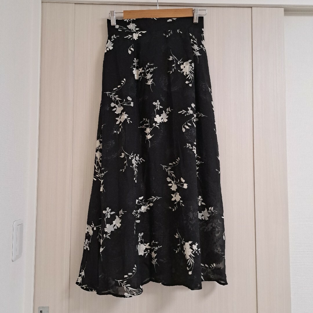 値下げ　DAZY 花柄プリント 折り重ね式 スカート　Ｌサイズ レディースのスカート(ロングスカート)の商品写真