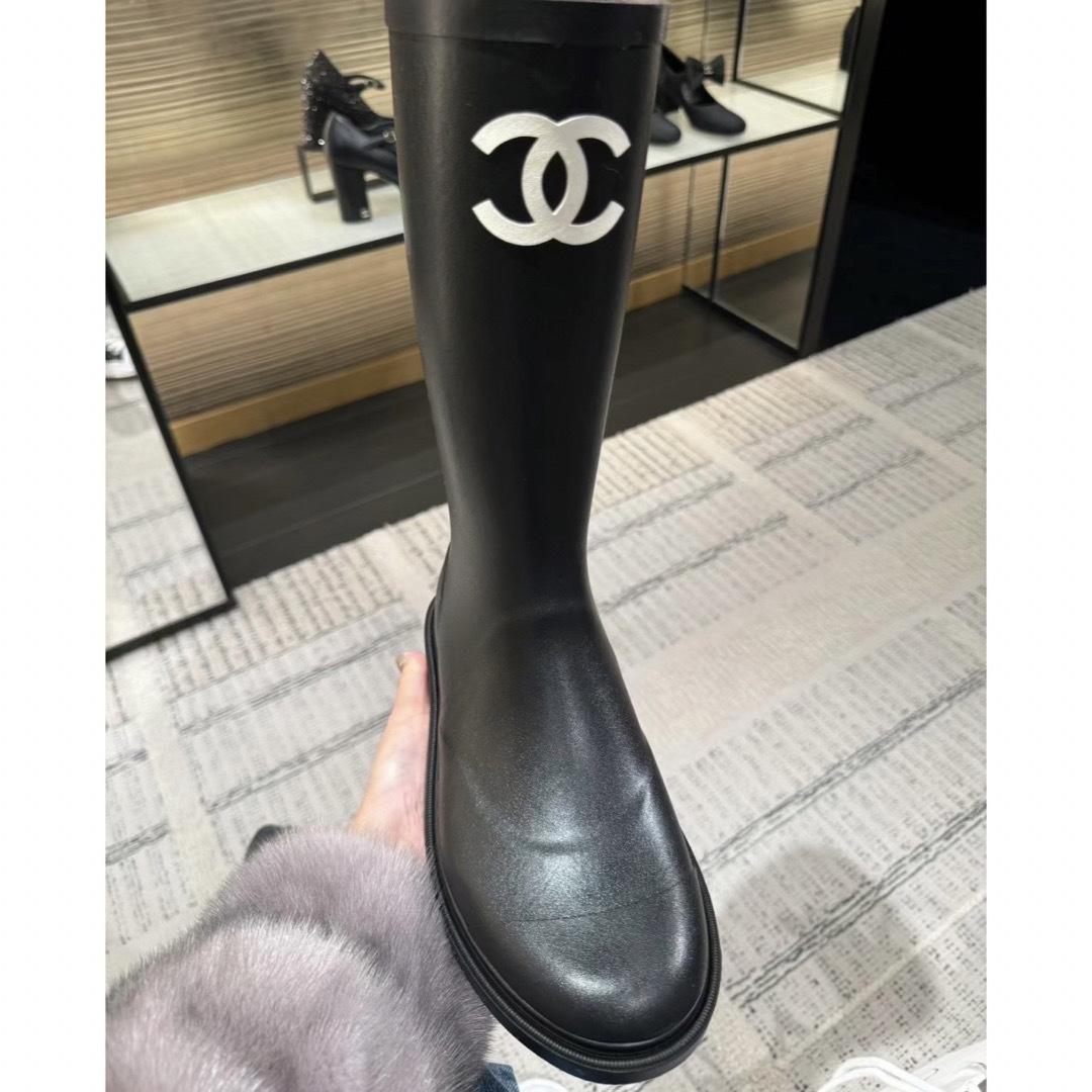 CHANEL(シャネル)の普段使いできてお洒落⭐︎CHANEL レインブーツ　36サイズ レディースの靴/シューズ(レインブーツ/長靴)の商品写真