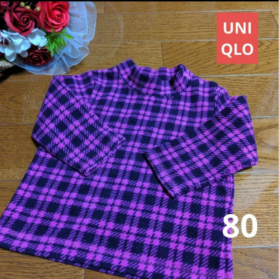 UNIQLO(ユニクロ)のユニクロ　タートルネック　フリース　80 キッズ/ベビー/マタニティのベビー服(~85cm)(シャツ/カットソー)の商品写真