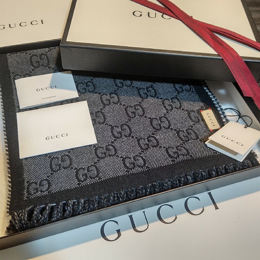 Gucci(グッチ)の❤極美品箱付❤GUCCI マフラー ストール ショール スカーフ ❤定価７万円❤ メンズのファッション小物(マフラー)の商品写真