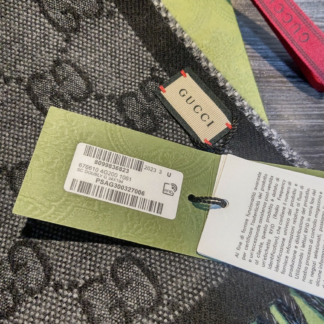 Gucci(グッチ)の❤新品箱袋タグ付き❤GUCCI マフラー ストール スカーフ ショール❤ブラック メンズのファッション小物(マフラー)の商品写真
