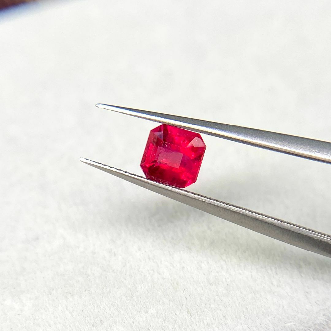 レアストーン☆極上レッドベリル 「赤いエメラルド」 0.368ct レアストーン☆極上レッドベリル 「赤いエメラルド」 0.368ct