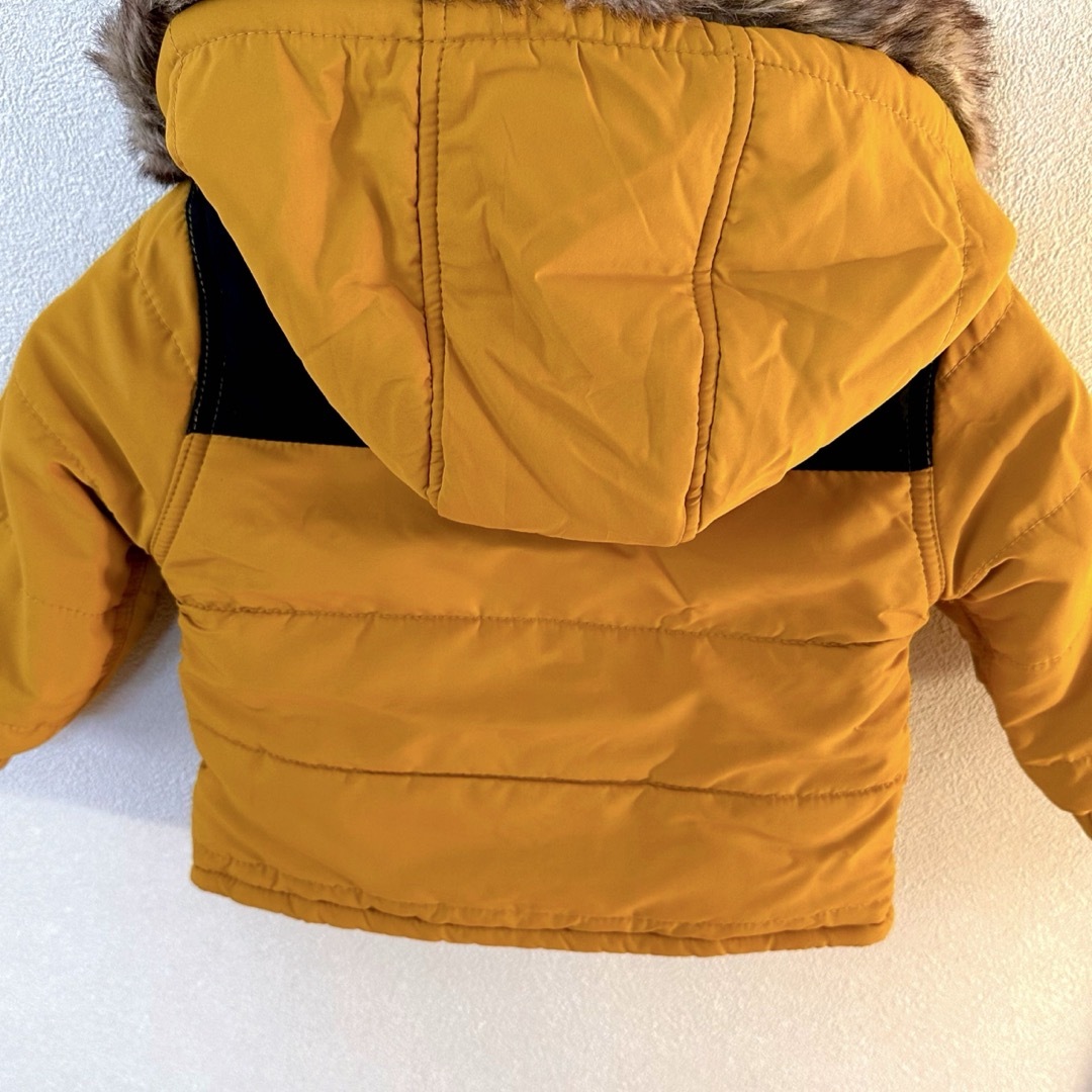 西松屋(ニシマツヤ)の男の子 アウター ダウンジャケット ファー付き ボア もこもこ イエロー 80 キッズ/ベビー/マタニティのベビー服(~85cm)(ジャケット/コート)の商品写真