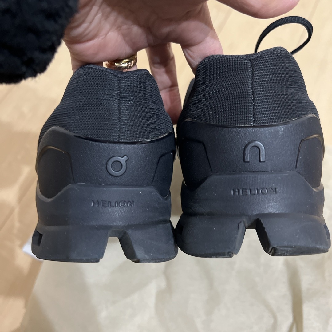 On(オン)のon cloudstratus ブラック　サイズ42  26.5cm メンズの靴/シューズ(スニーカー)の商品写真
