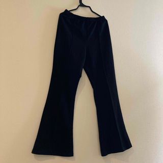 シーイン(SHEIN)のSHEIN ブラック　センタープレスフレアパンツ(カジュアルパンツ)