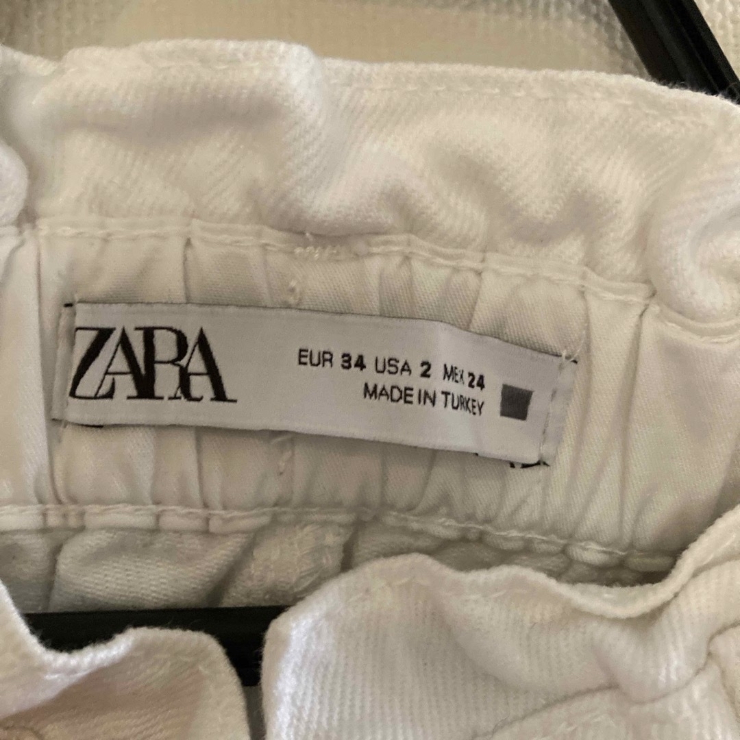 ZARA(ザラ)のZARA ホワイトデニム レディースのパンツ(デニム/ジーンズ)の商品写真