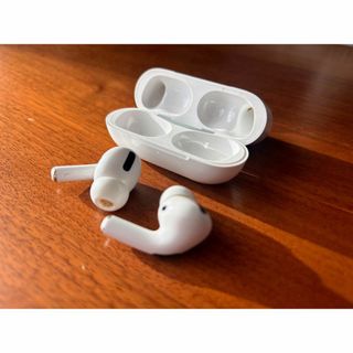 アップル(Apple)の美品：【純正】AirPods Pro MWP22J/A（第一世代）、ケース付き(ヘッドフォン/イヤフォン)