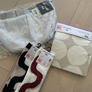 ユニクロ(UNIQLO)のユニクロマリメッコ　バッグ　ヒートテック　靴下セット(ショルダーバッグ)