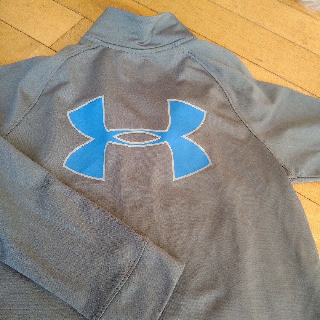 UNDER ARMOUR(アンダーアーマー)のUNDER　ARMOUR　アンダーアーマー150〜160cm キッズ/ベビー/マタニティのキッズ服男の子用(90cm~)(ジャケット/上着)の商品写真