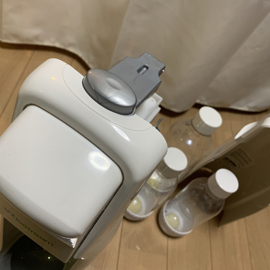 Soda stream 本体&ボトルセット インテリア/住まい/日用品のキッチン/食器(調理道具/製菓道具)の商品写真