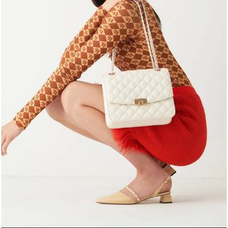 チャールズアンドキース(Charles and Keith)のCharles & Keith キルテッドプッシュロック クラッチバッグ(ショルダーバッグ)