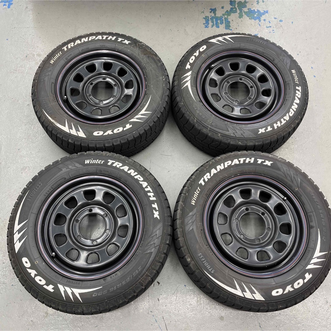 トーヨータイヤ(トーヨータイヤ)のトヨタハイエースバンスタッドレスタイヤホイル付215/65R16 自動車/バイクの自動車(タイヤ・ホイールセット)の商品写真