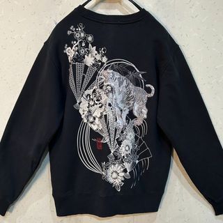 カラクリタマシイ(絡繰魂)の＊KARAKURI 絡繰 和柄 タイガー シルバー刺繍 トレーナー M(スウェット)