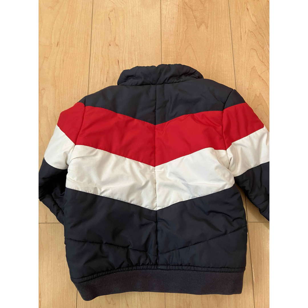 TOMMY HILFIGER(トミーヒルフィガー)のTOMMY アウター キッズ/ベビー/マタニティのキッズ服男の子用(90cm~)(ジャケット/上着)の商品写真