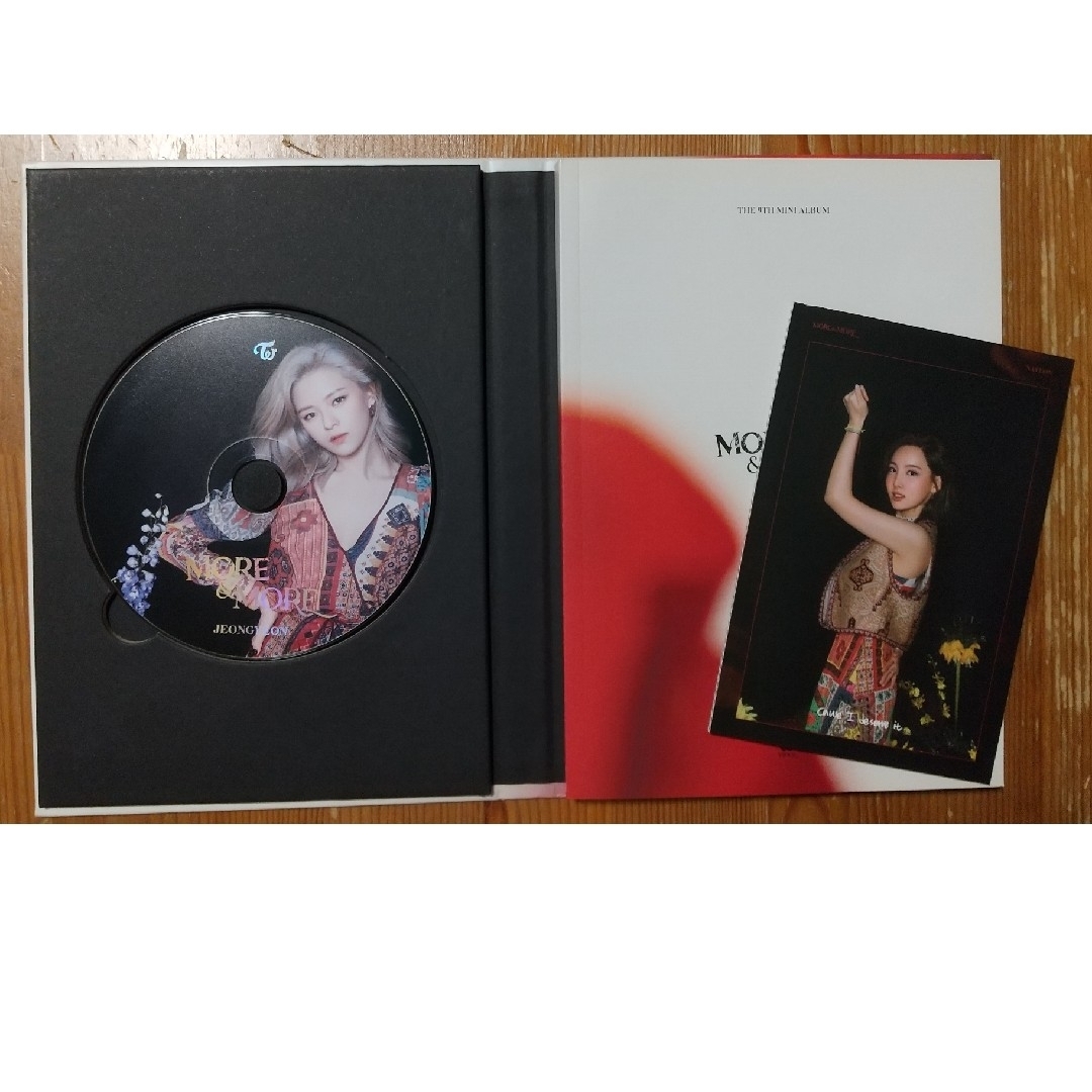 TWICE(トゥワイス)のtwice MORE&MORE cd エンタメ/ホビーのCD(K-POP/アジア)の商品写真